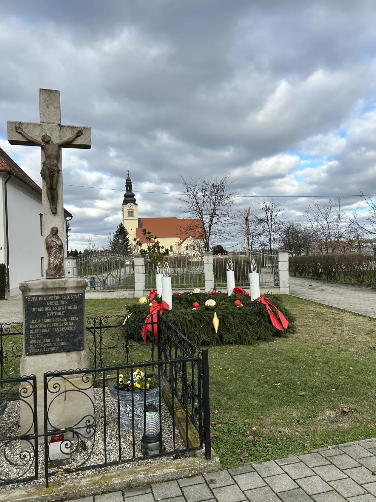 Župa Presvetog Trojstva (1) Župa Presvetog Trojstva (1)
