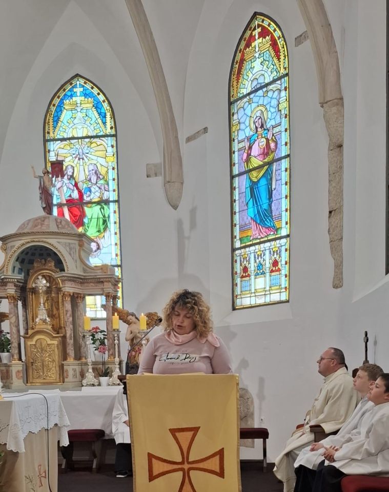 Župa Presvetog Trojstva proslavila Majčin dan (12)