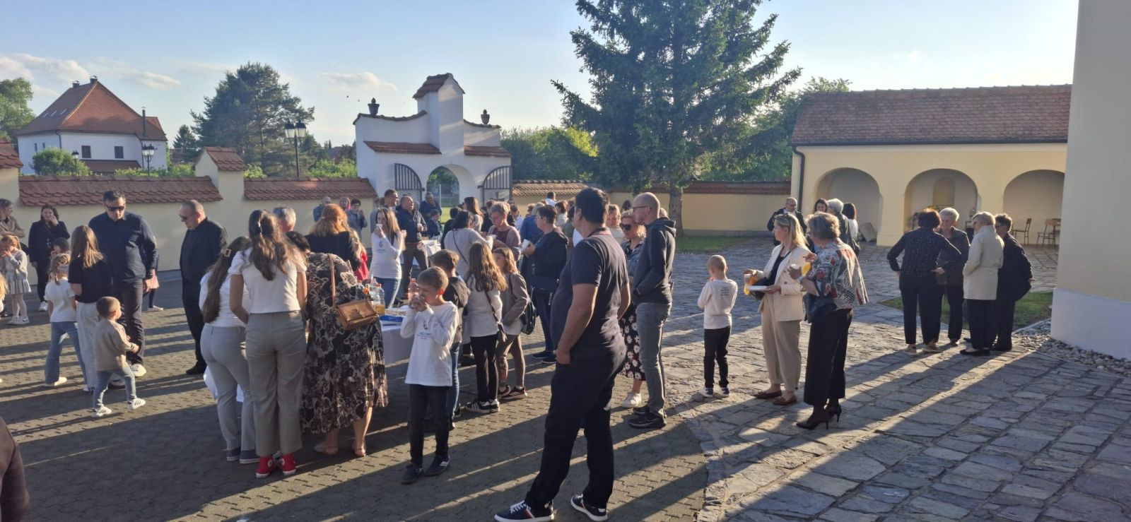 Župa Presvetog Trojstva proslavila Majčin dan (2)