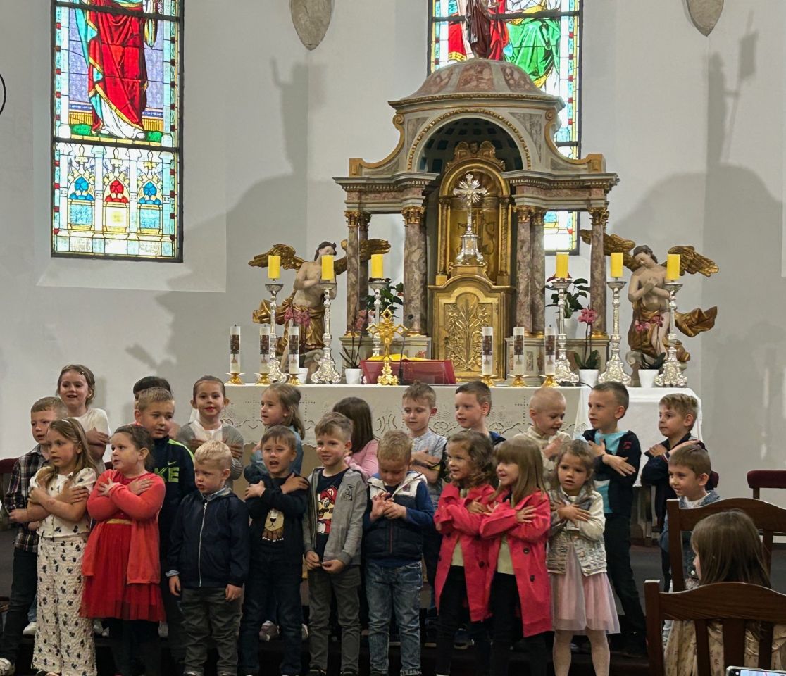 Župa Presvetog Trojstva proslavila Majčin dan (10)