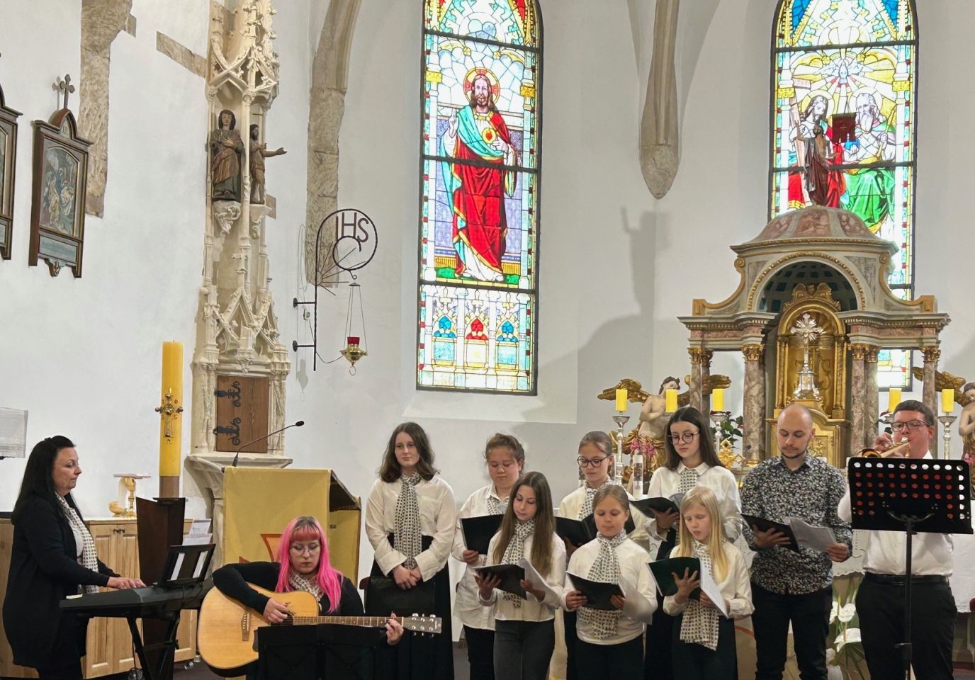 Župa Presvetog Trojstva proslavila Majčin dan (8)