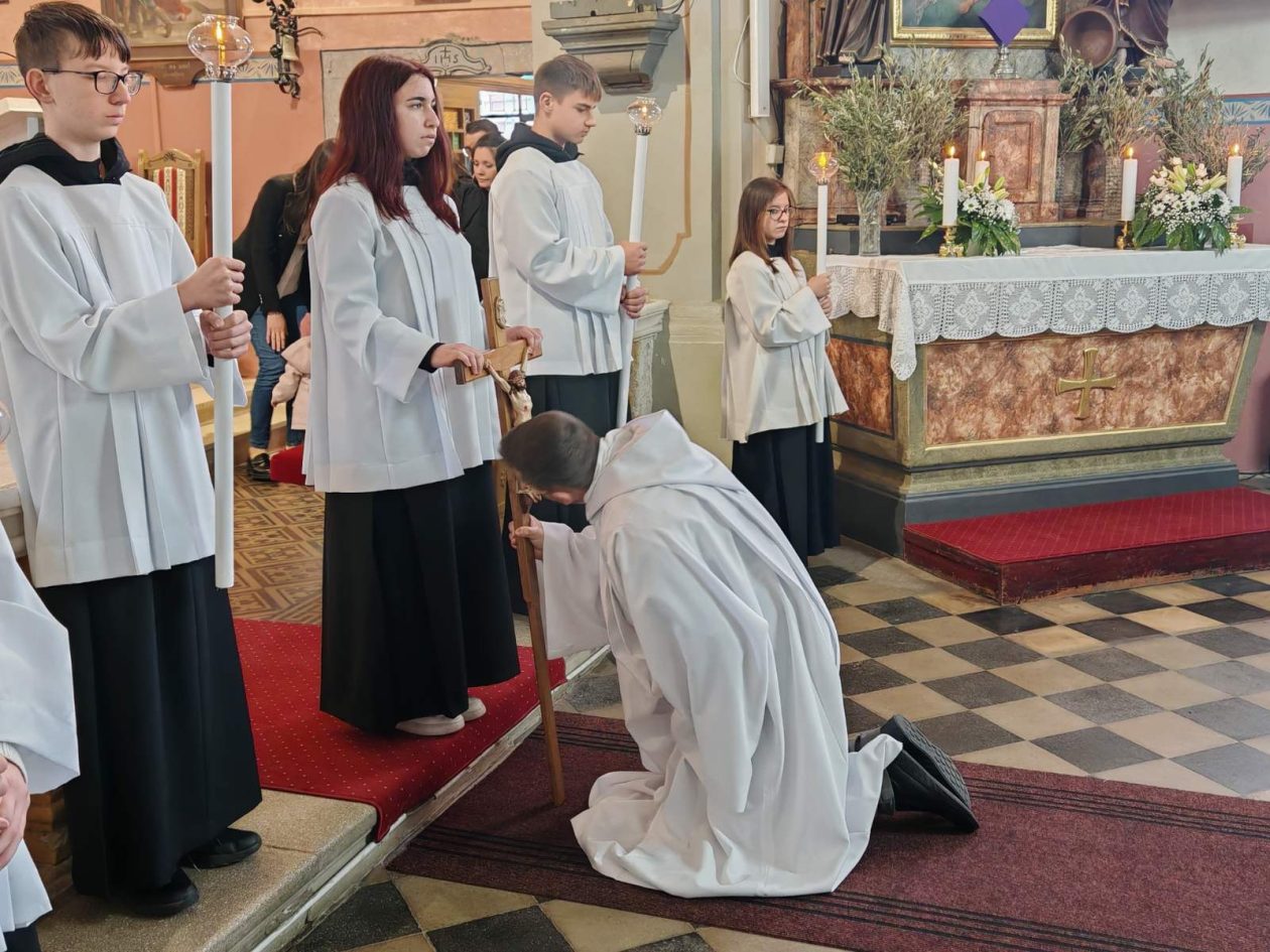 Župa Sveti Juraj u Trnju veliki petak (15) Župa Sveti Juraj u Trnju veliki petak (15)