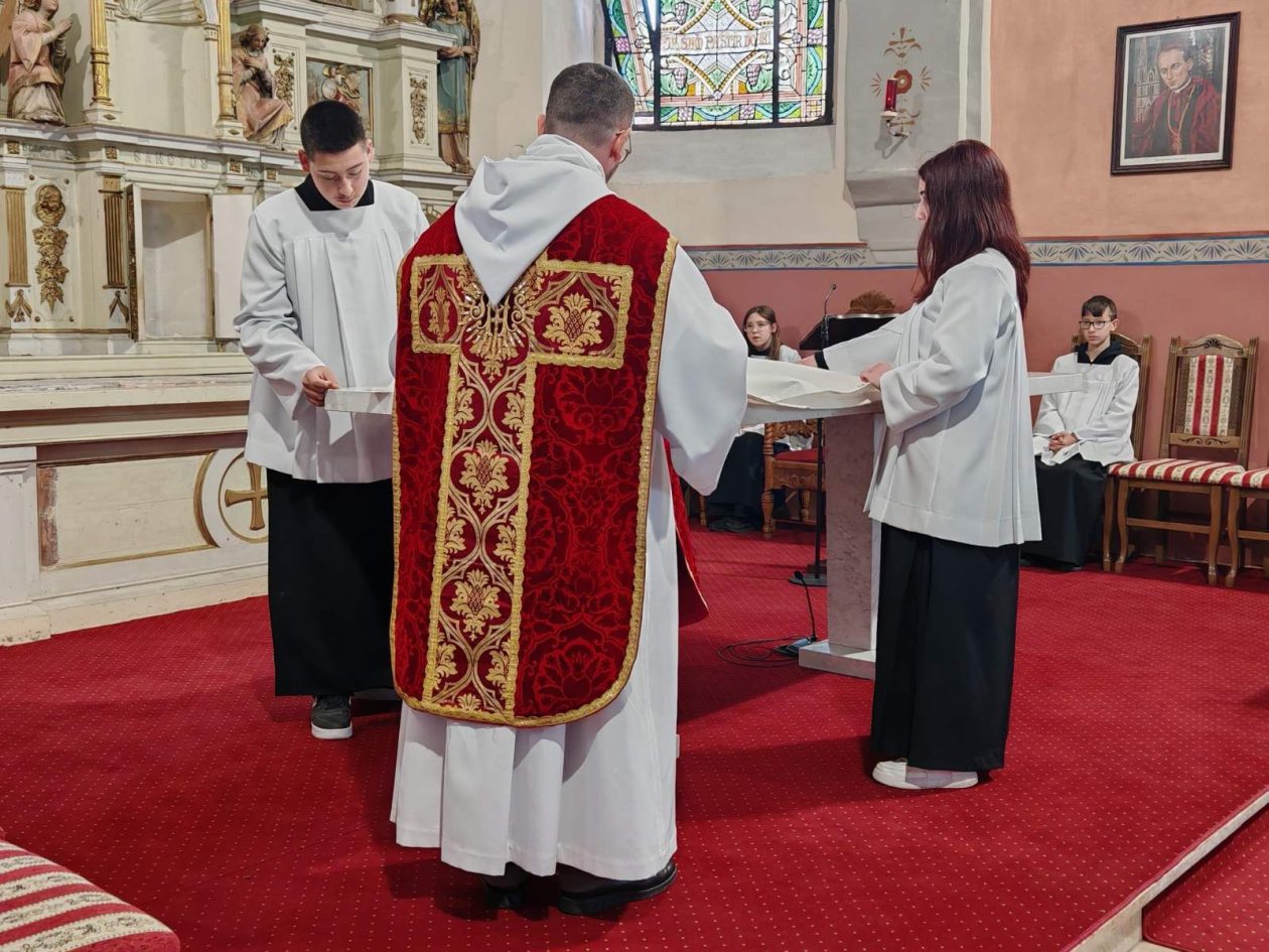 Župa Sveti Juraj u Trnju veliki petak (24) Župa Sveti Juraj u Trnju veliki petak (24)