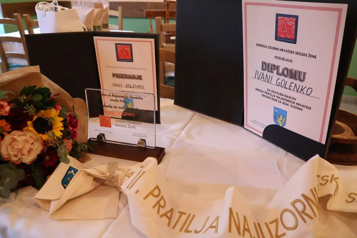 Župan Posavec čestitao Ivani Golenko na osvojenoj tituli druge pratilje na izboru za najuzorniju hrvatsku seosku (10) Župan Posavec čestitao Ivani Golenko na osvojenoj tituli druge pratilje na izboru za najuzorniju hrvatsku seosku (10)