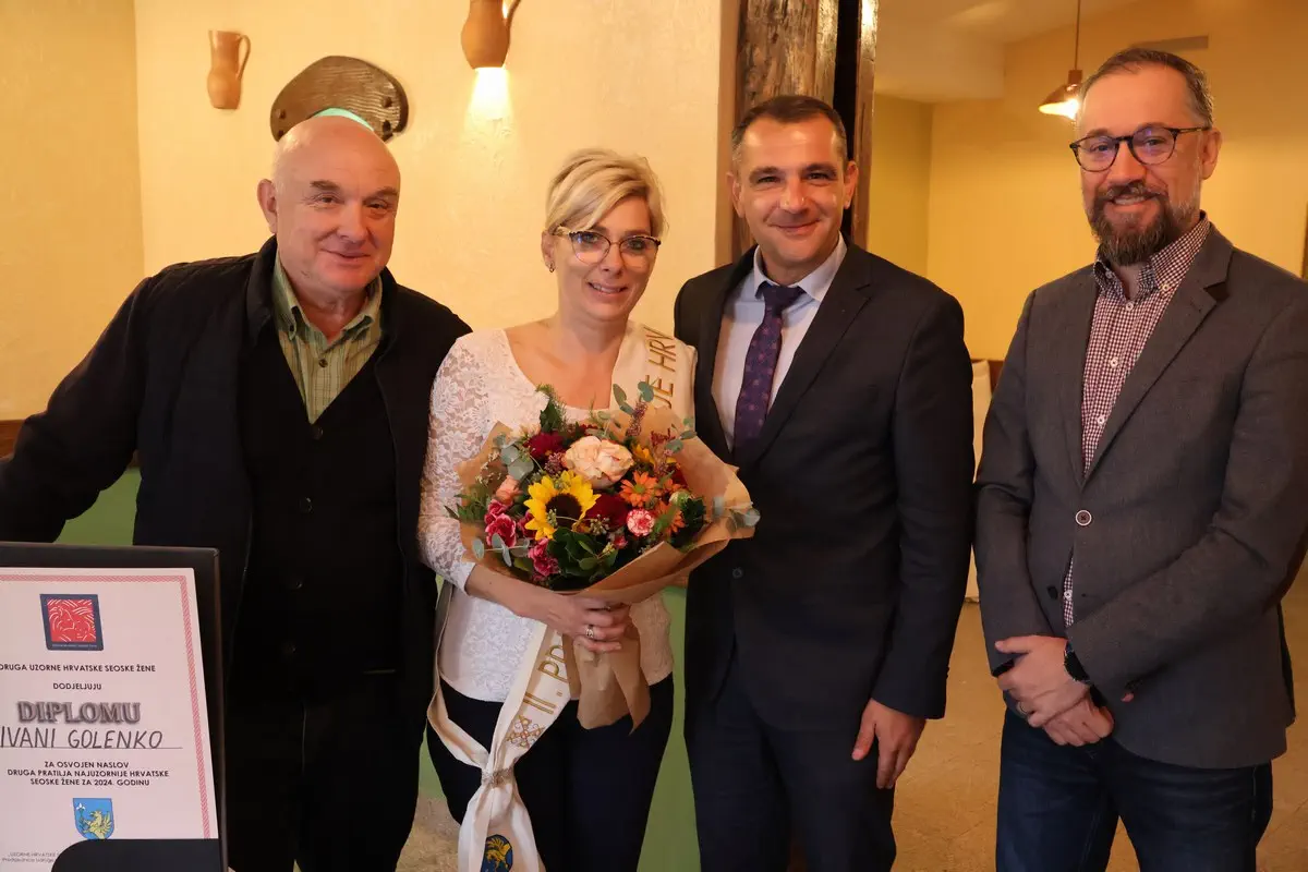 Župan Posavec čestitao Ivani Golenko na osvojenoj tituli druge pratilje na izboru za najuzorniju hrvatsku seosku (13) Župan Posavec čestitao Ivani Golenko na osvojenoj tituli druge pratilje na izboru za najuzorniju hrvatsku seosku (13)