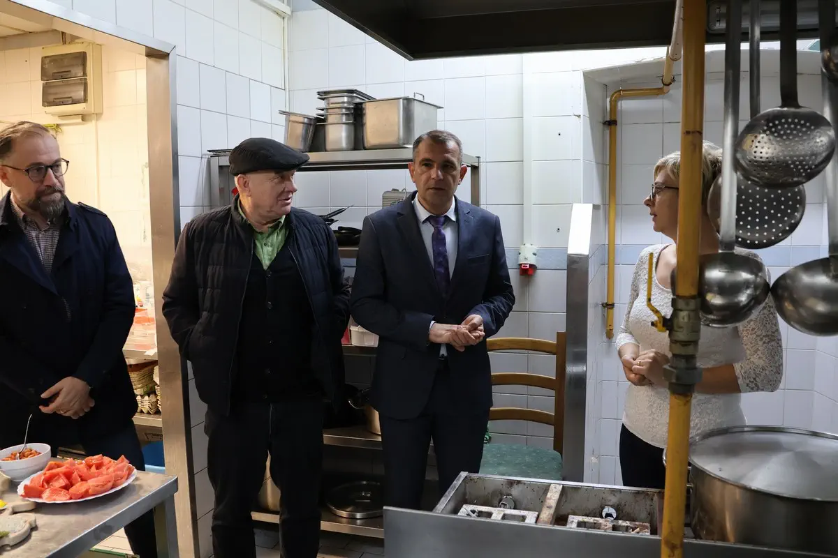 Župan Posavec čestitao Ivani Golenko na osvojenoj tituli druge pratilje na izboru za najuzorniju hrvatsku seosku (5) Župan Posavec čestitao Ivani Golenko na osvojenoj tituli druge pratilje na izboru za najuzorniju hrvatsku seosku (5)