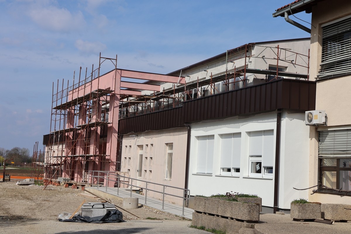Župan Posavec obišao tri gradilišta škola Energetska obnova, nove sportske dvorane i učionice (11)