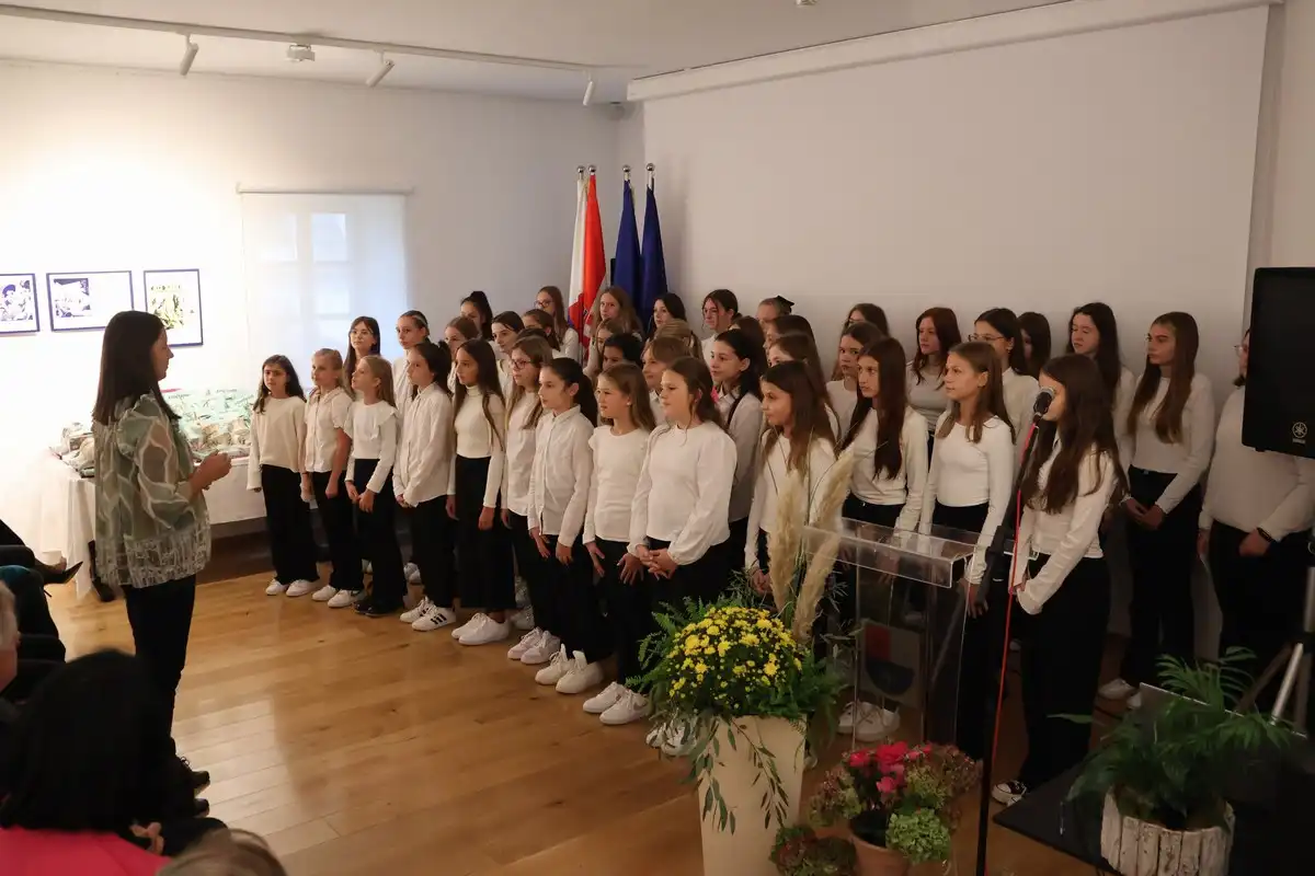 Zupan-i-gradonacelnica-priredili-svecani-prijem-za-umirovljene-djelatnike-skola-1