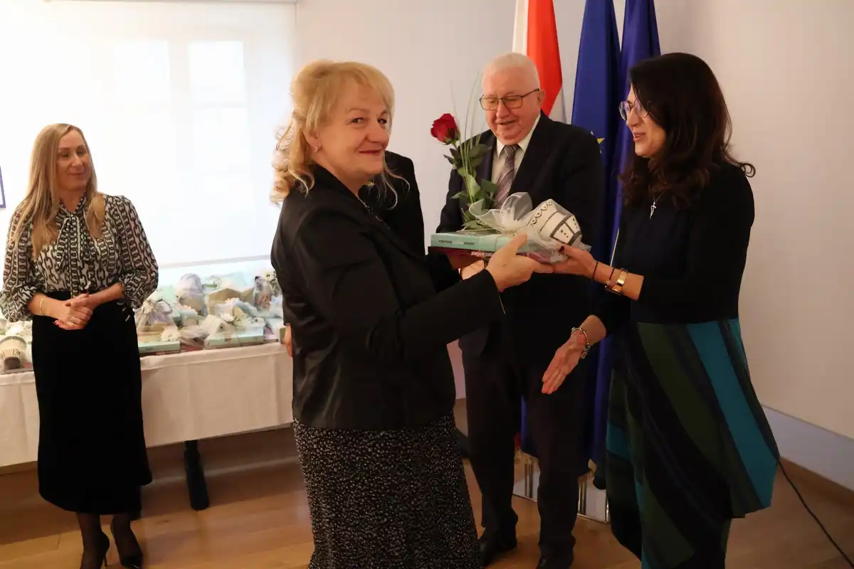 Zupan-i-gradonacelnica-priredili-svecani-prijem-za-umirovljene-djelatnike-skola-24