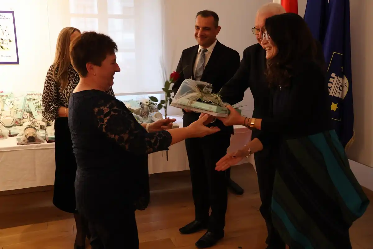 Zupan-i-gradonacelnica-priredili-svecani-prijem-za-umirovljene-djelatnike-skola-28