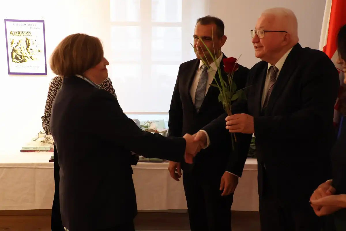 Zupan-i-gradonacelnica-priredili-svecani-prijem-za-umirovljene-djelatnike-skola-34