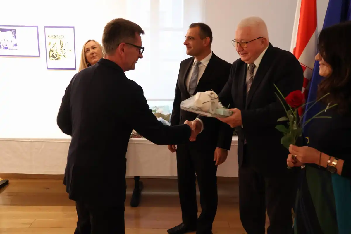 Zupan-i-gradonacelnica-priredili-svecani-prijem-za-umirovljene-djelatnike-skola-38