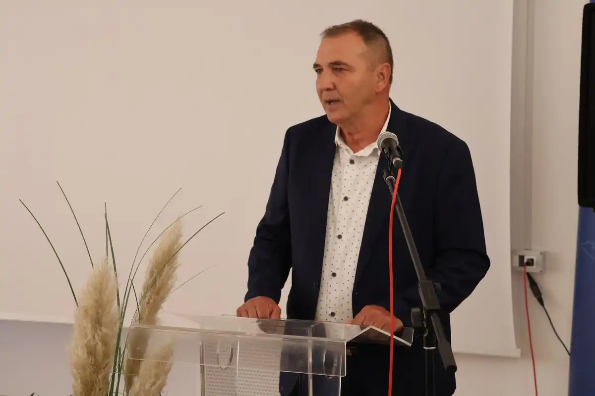 Zupan-i-gradonacelnica-priredili-svecani-prijem-za-umirovljene-djelatnike-skola-41