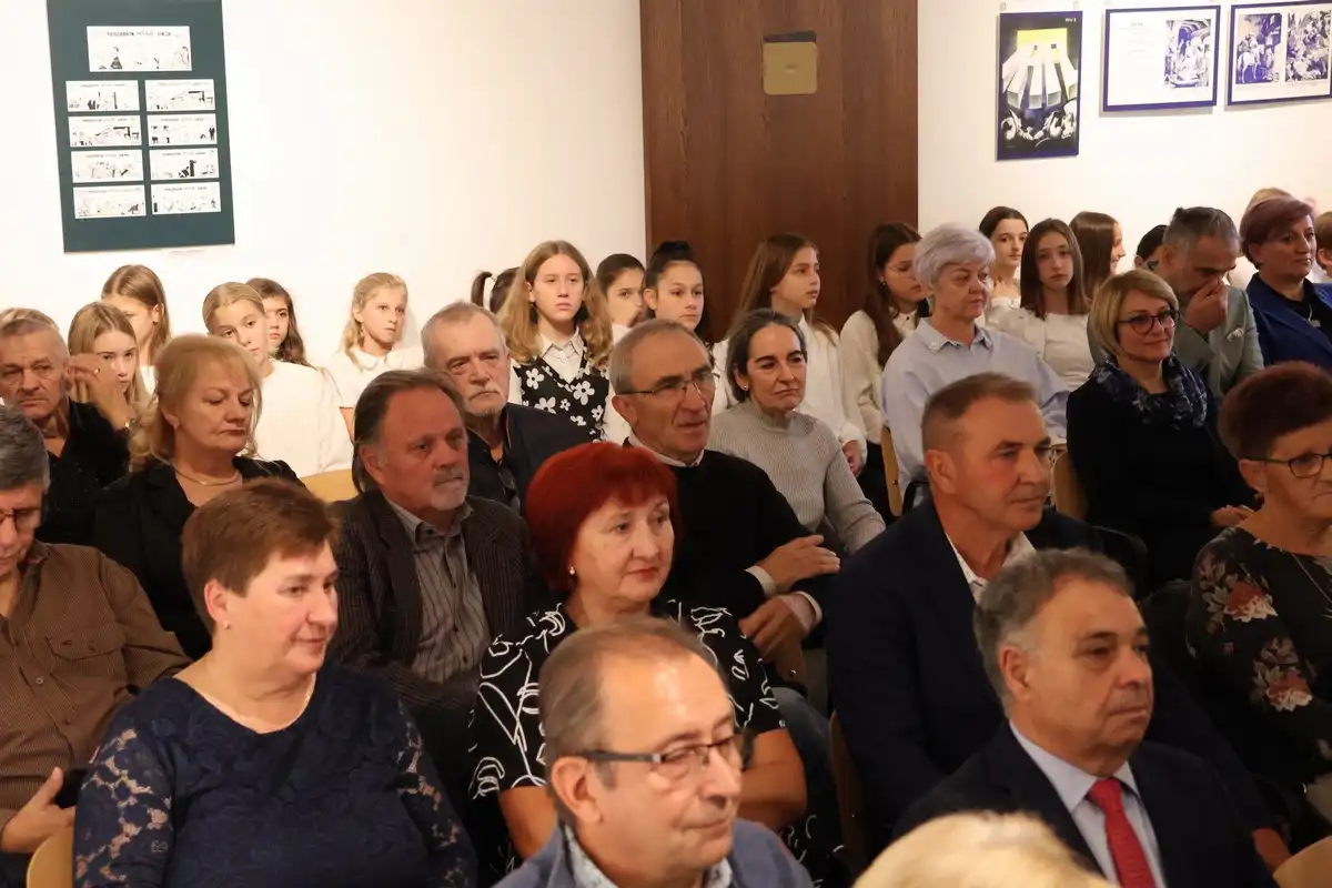 Zupan-i-gradonacelnica-priredili-svecani-prijem-za-umirovljene-djelatnike-skola-7