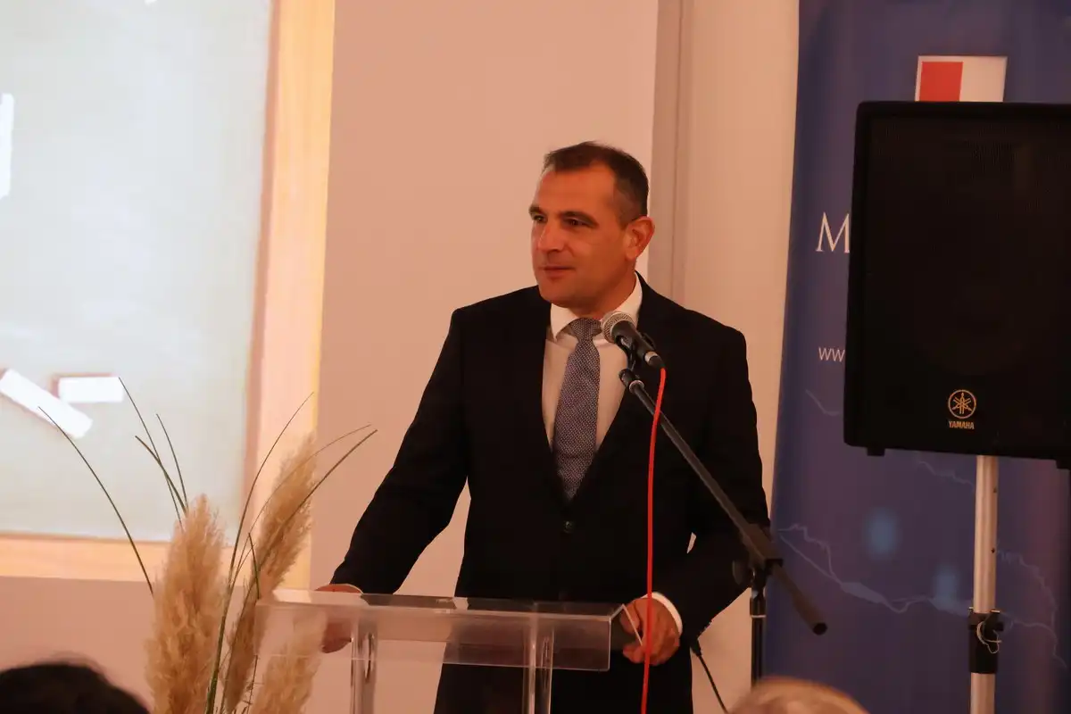 Zupan-i-gradonacelnica-priredili-svecani-prijem-za-umirovljene-djelatnike-skola-8