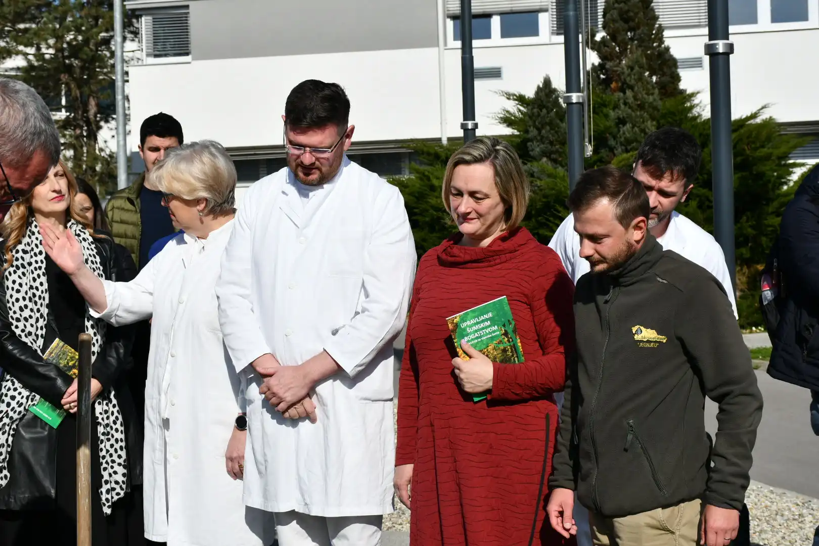 Županijska bolnica ČK sadnja drveća (11)