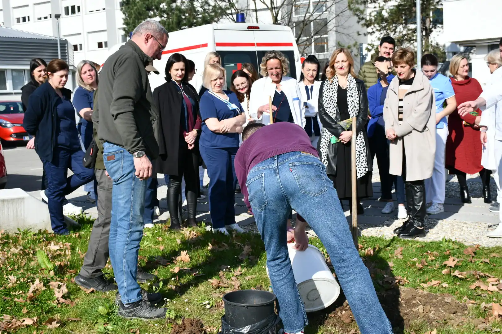 Županijska bolnica ČK sadnja drveća (13)