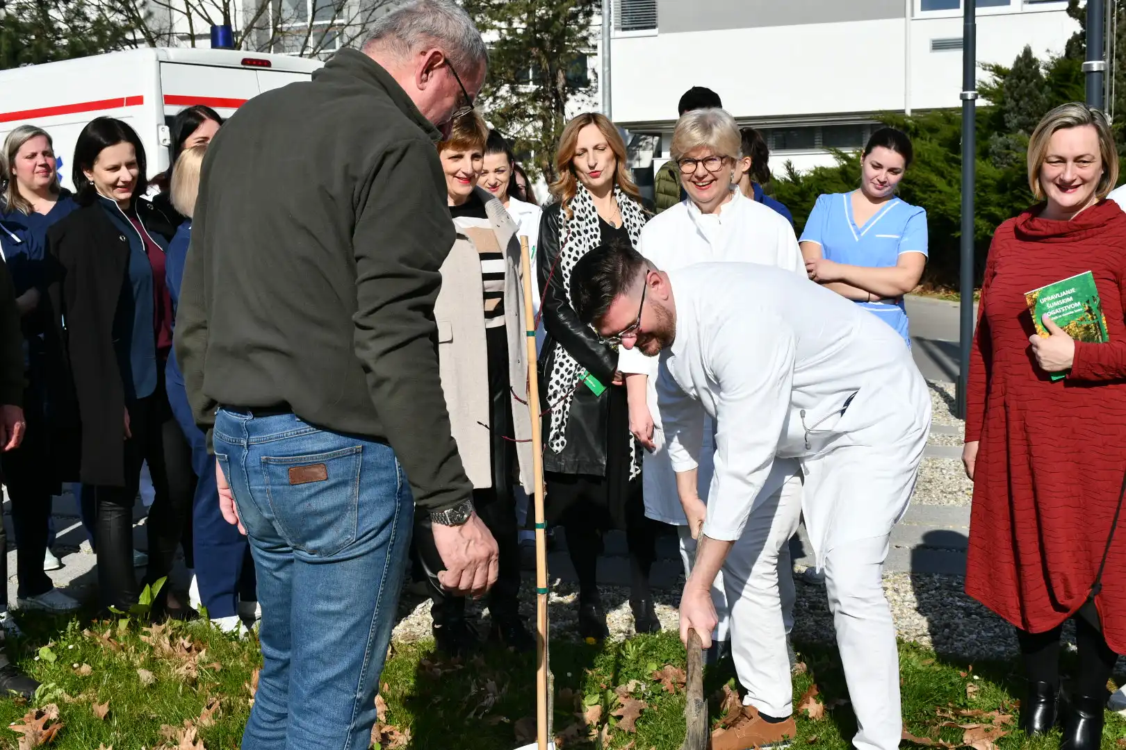 Županijska bolnica ČK sadnja drveća (5)