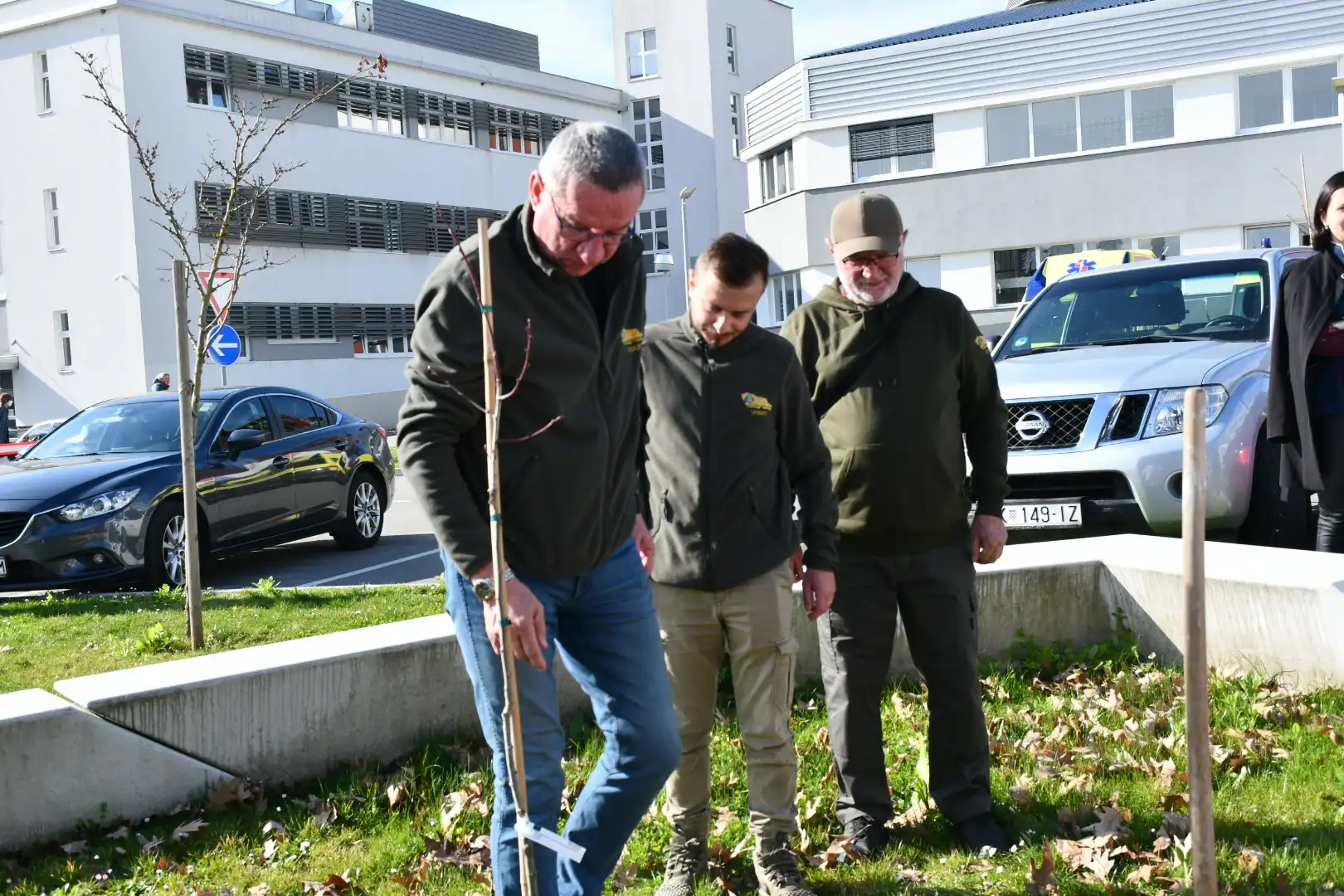Županijska bolnica ČK sadnja drveća (7)