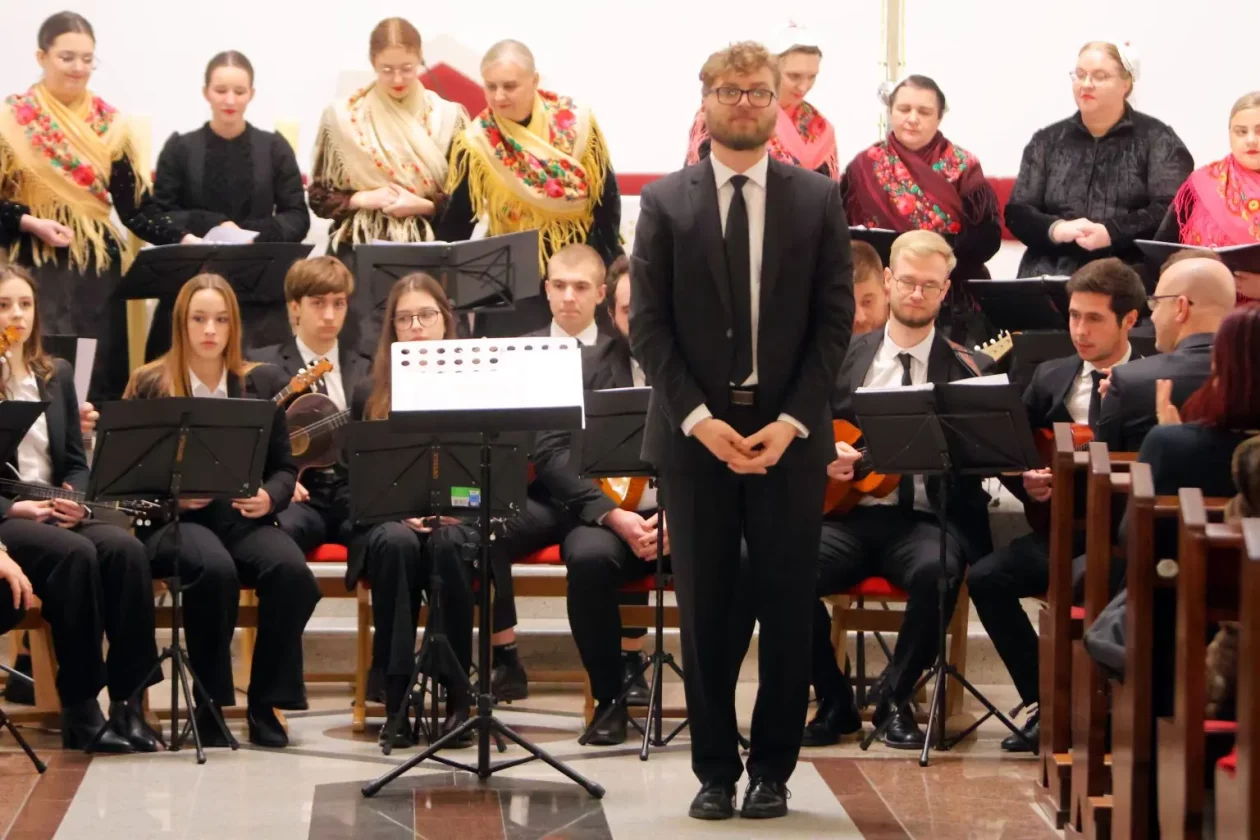 Župna crkva sv. Antuna Padovanskog glazbena večer (10)