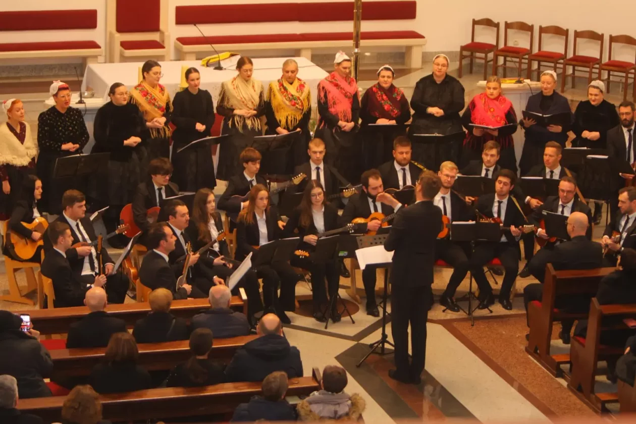 Župna crkva sv. Antuna Padovanskog glazbena večer (17)