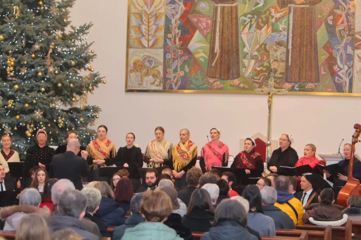 Župna crkva sv. Antuna Padovanskog glazbena večer (20)