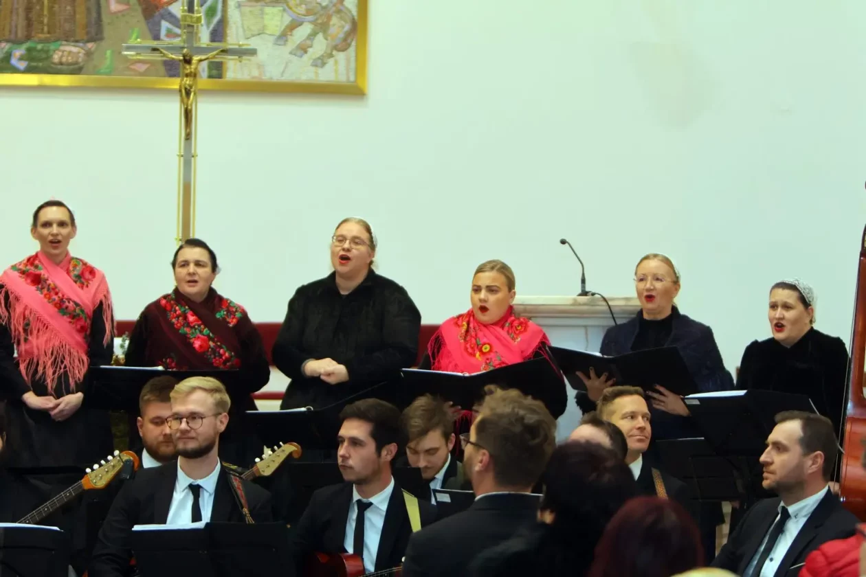 Župna crkva sv. Antuna Padovanskog glazbena večer (22)