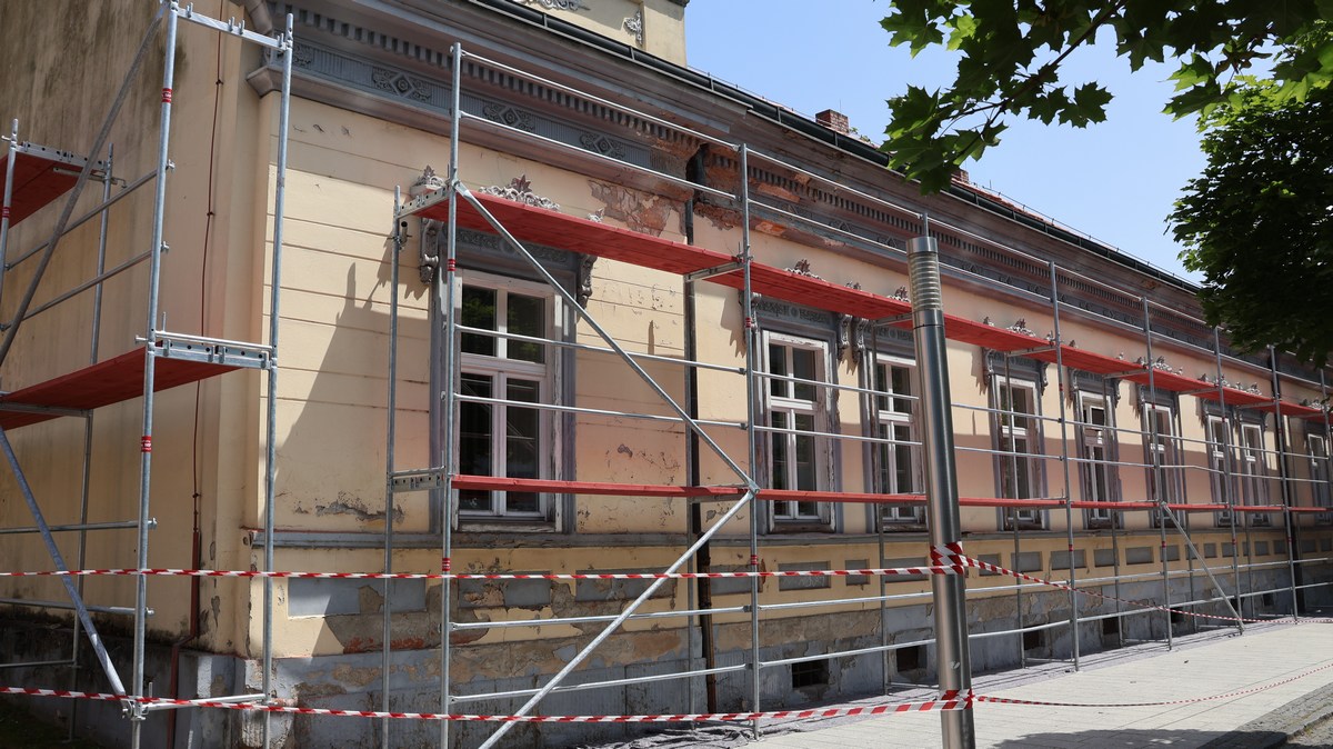 FOTO Potpisani Ugovori za sanaciju zgrade Feštetić i dvije ambulante bivšeg Doma zdravlja, projekti vrijedni približno 580 tisuća eura FOTO Potpisani Ugovori za sanaciju zgrade Feštetić i dvije ambulante bivšeg Doma zdravlja, projekti vrijedni približno 580 tisuća eura