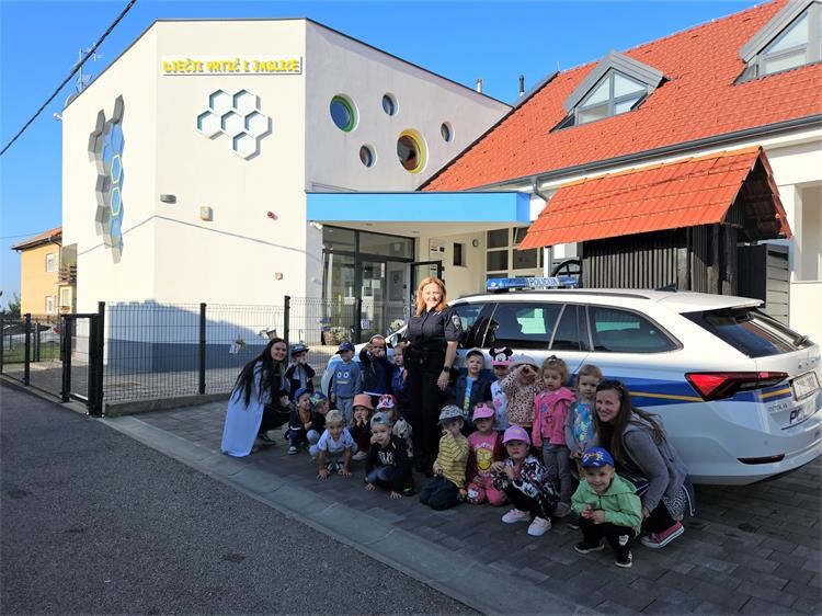 FOTO Policajka Margareta-Martina Cvetković posjetila DV ‘Jurovska pčelica’
