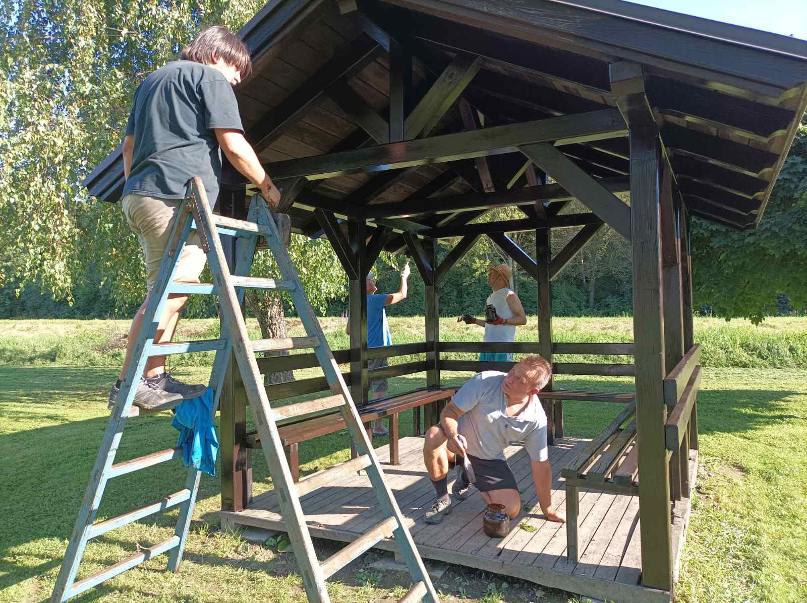 ŠENKOVEC Vrijedna ekipa iz Udruge DSR ‘Hakl’ ofarbala kućicu kod košarkaškog terena