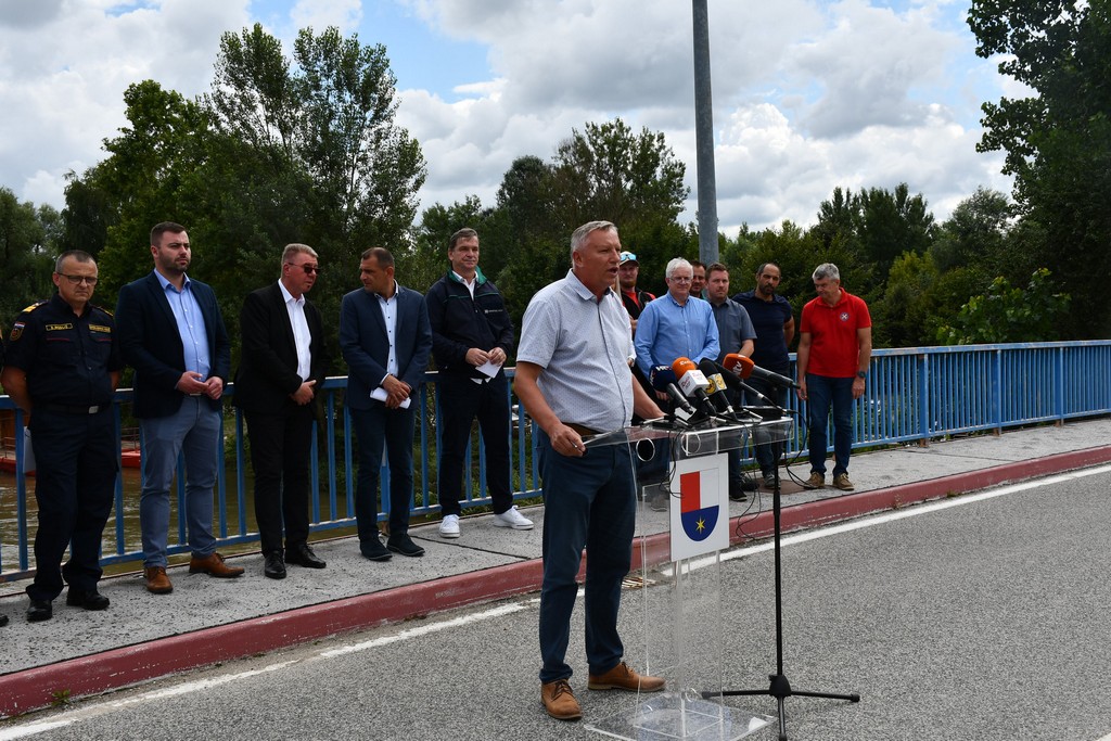 ŽUPAN POSAVEAC ‘Možemo biti ponosni i zadovoljni. Međimurje je u povijesno visokom vodostaju prošlo s najmanje mogućom štetom.’ ŽUPAN POSAVEAC ‘Možemo biti ponosni i zadovoljni. Međimurje je u povijesno visokom vodostaju prošlo s najmanje mogućom štetom.’