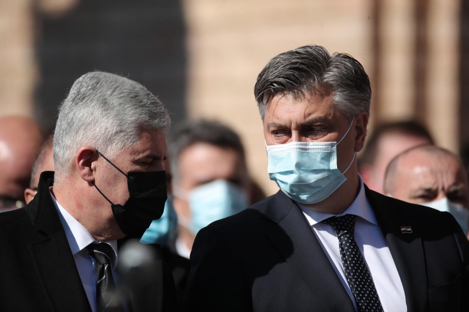 ispratio ga veliki broj građana: Pokopan je Milan Bandić