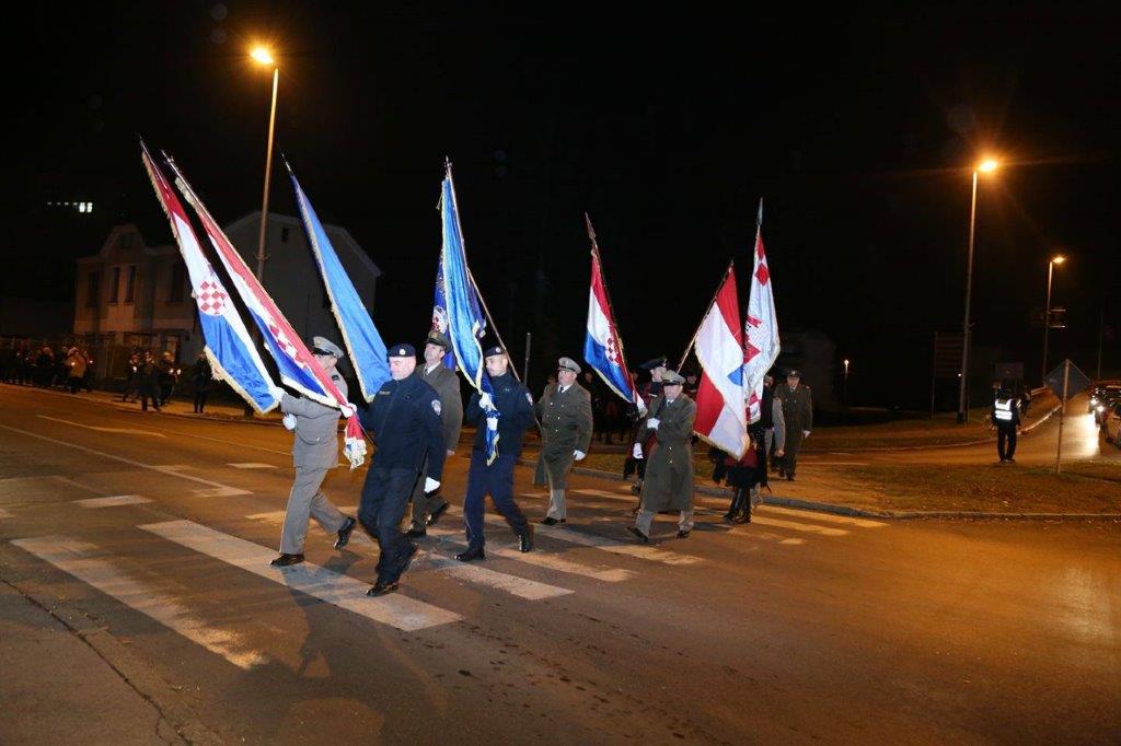 2371537710213512008611558201643