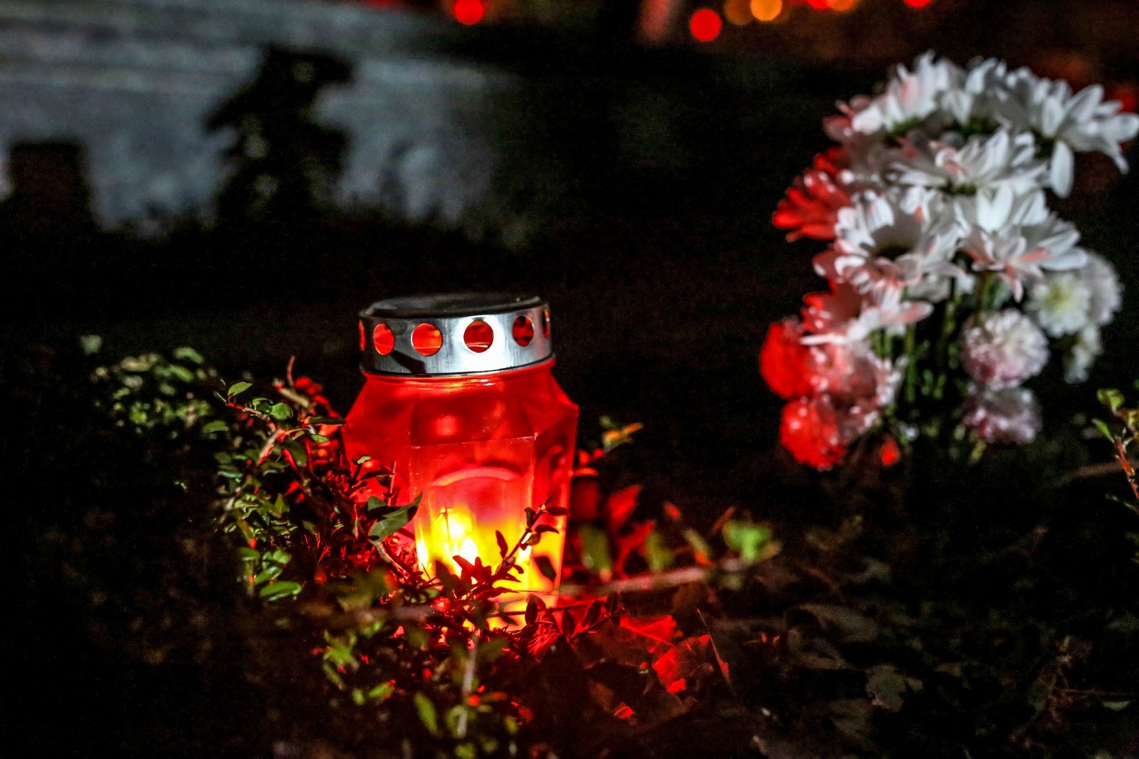 FOTOGALERIJA Stotine sitnih plamenova osvijetlilo je groblje u Čakovcu