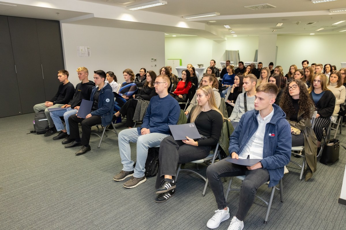 VRIJEDNI STUDENTI I u ovoj akademskoj godini Zaklada Mikec stipendira 47 uspješnih studenata