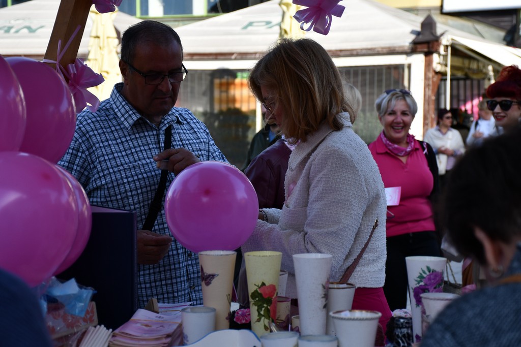 DAN RUŽIČASTE VRPCE Subotnje prijepodne u središtu Čakovca obasjano ružičastim tonovima