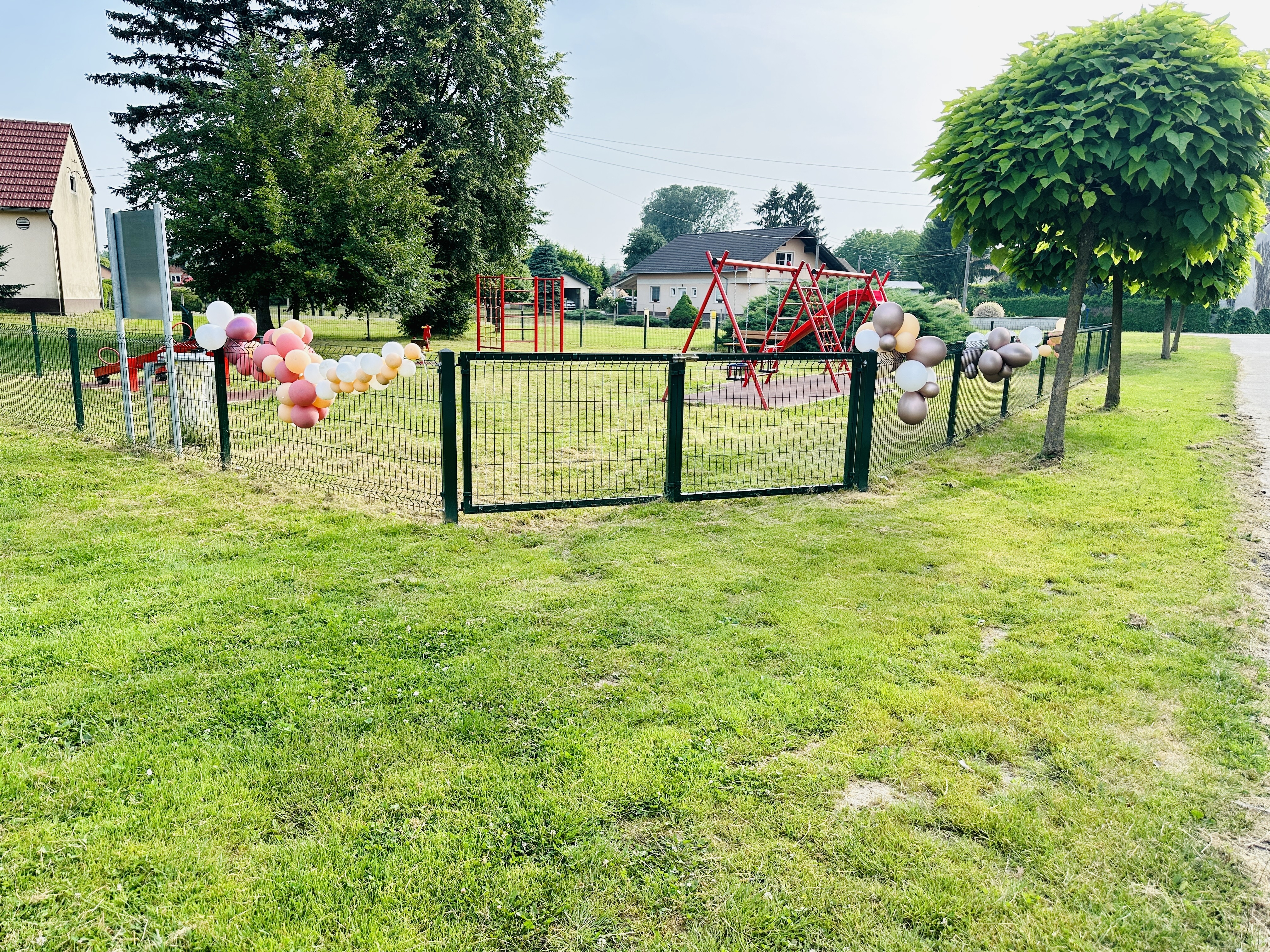 TRNOVEC Uredili dječje igralište, sad je u novom ruhu