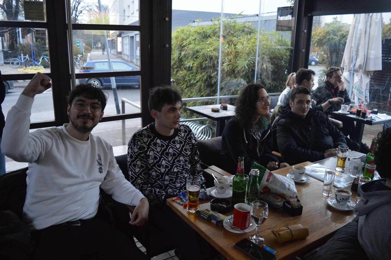 Vesela atmosfera u čakovečkim kafićima – svi navijaju za naše Vatrene!