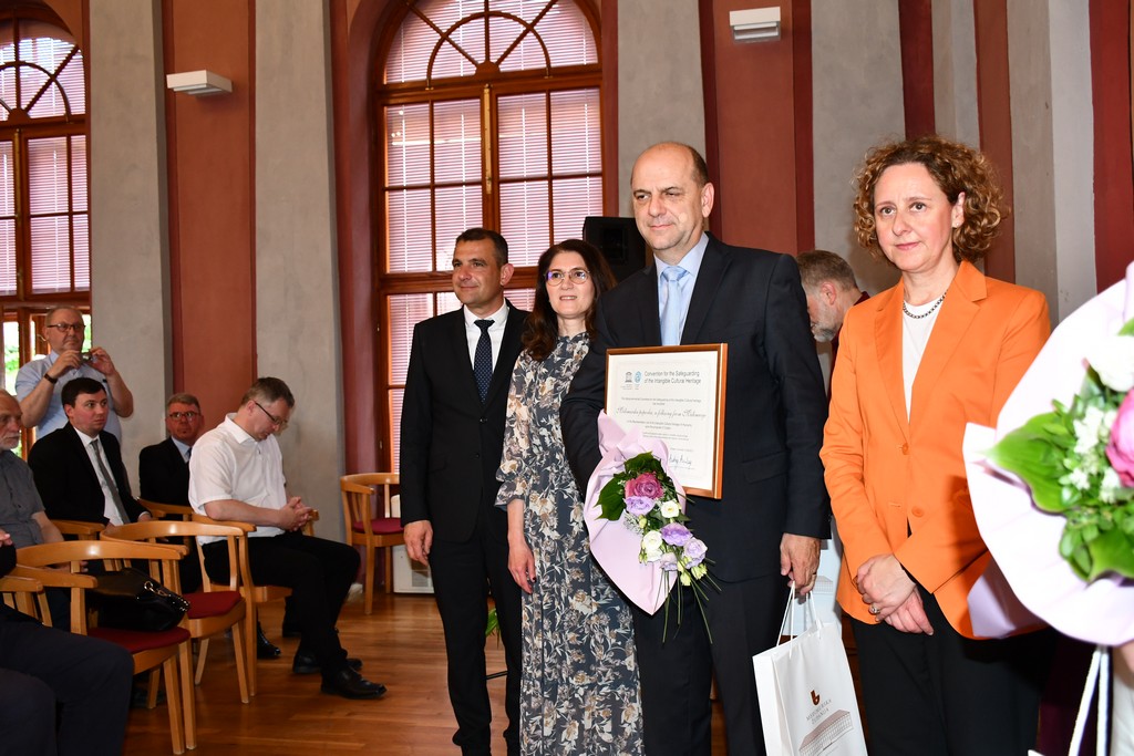 SVEČANA DODJELA Ministrica Nina Obuljen Koržinek uručila UNESCO-ove povelje za međimursku popevku