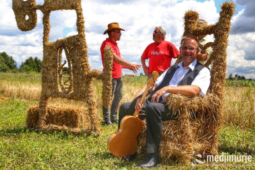 1968823510212312055693485111153