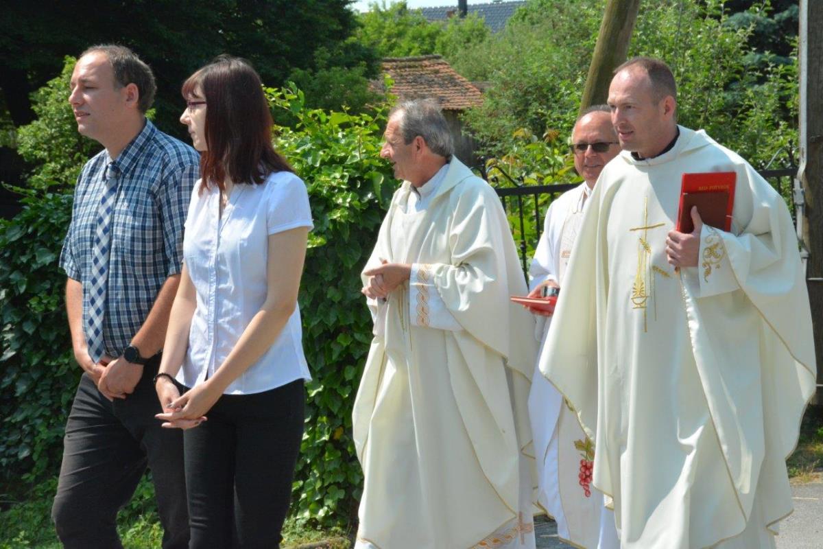 FOTO Donja Dubrava: 13 mladih župljana primilo sakrament Svete potvrde