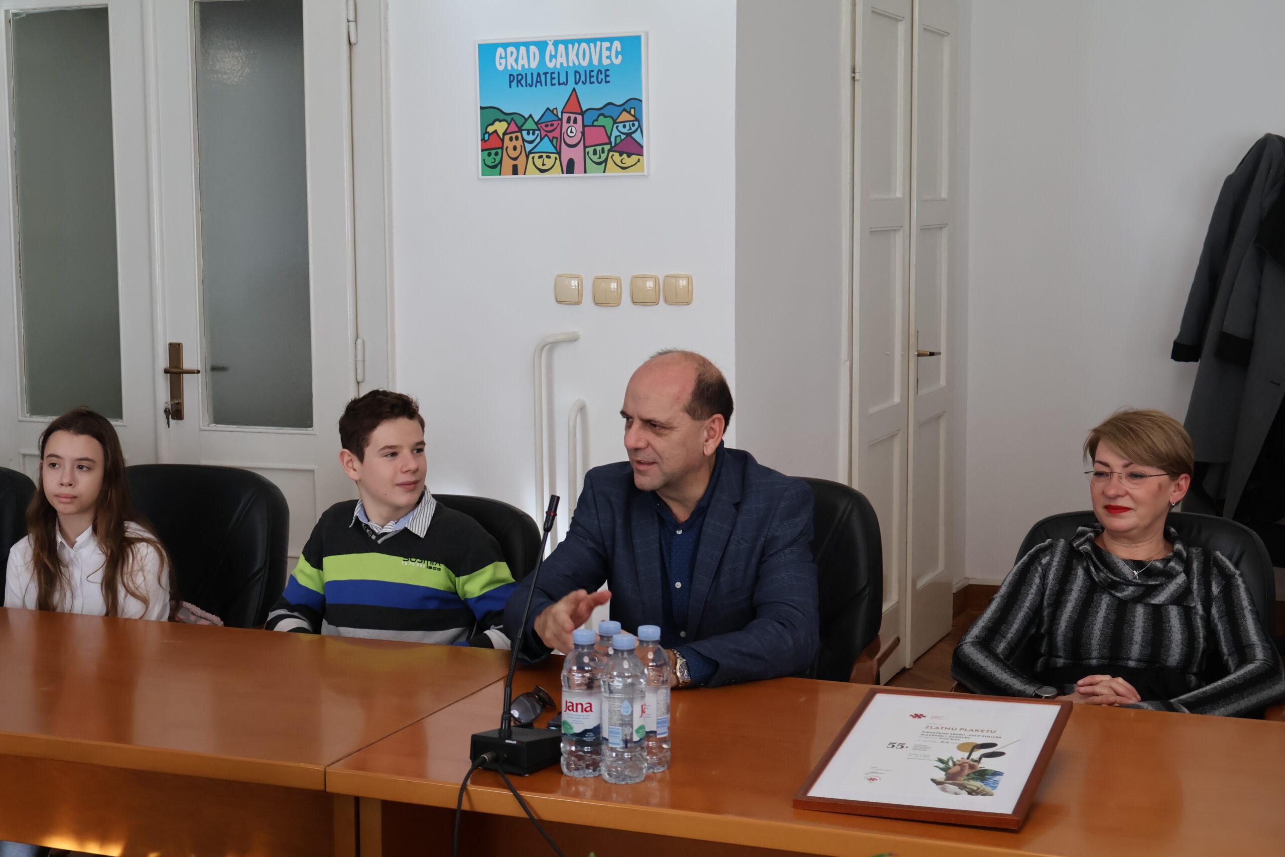 Gradonačelnica Cividini svečanim prijemom za kraj godine nagradila uspješne glumce i pjevače Gradonačelnica Cividini svečanim prijemom za kraj godine nagradila uspješne glumce i pjevače