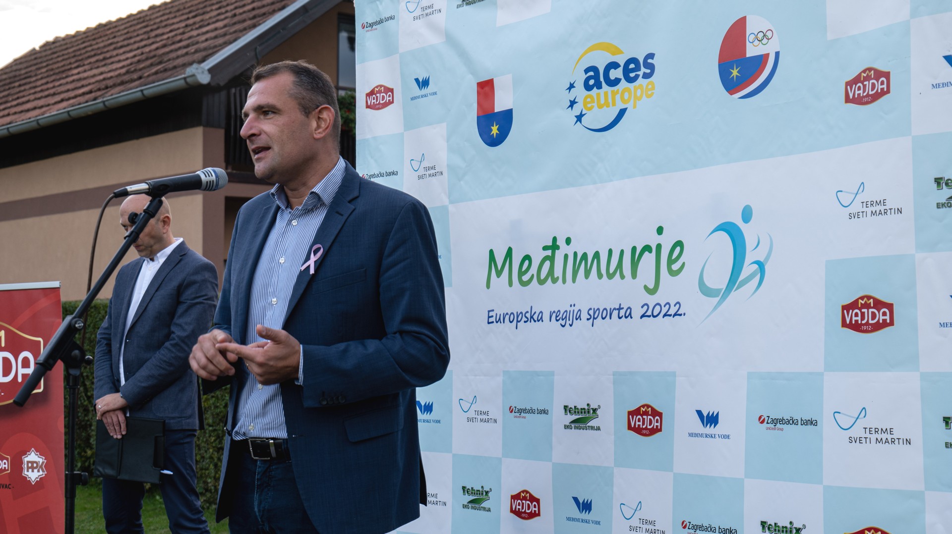 Župan Posavec i načelnik Meglić svečano otvorili obnovljeno košarkaško igralište u Šenkovcu Župan Posavec i načelnik Meglić svečano otvorili obnovljeno košarkaško igralište u Šenkovcu