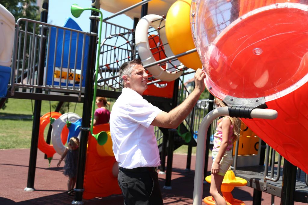 1940107210212195998232121782104