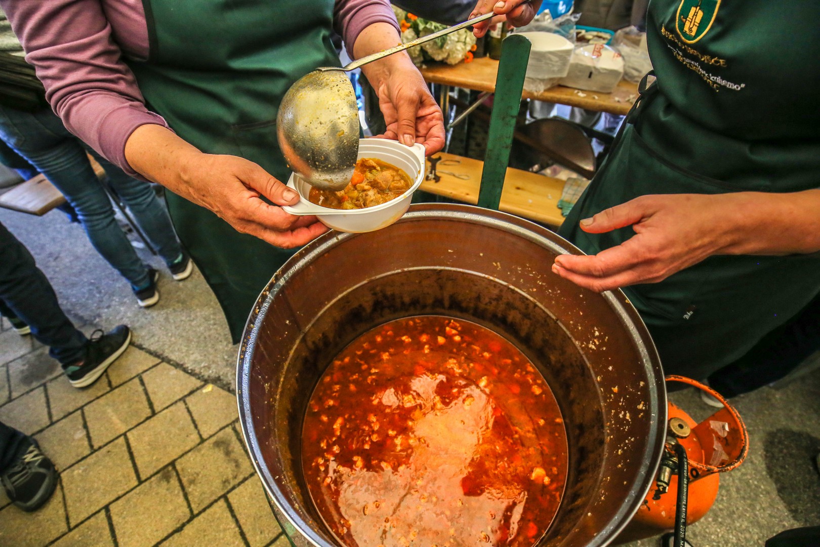 Murskim Središćem jutros se širio miris gulaša i cvijeća