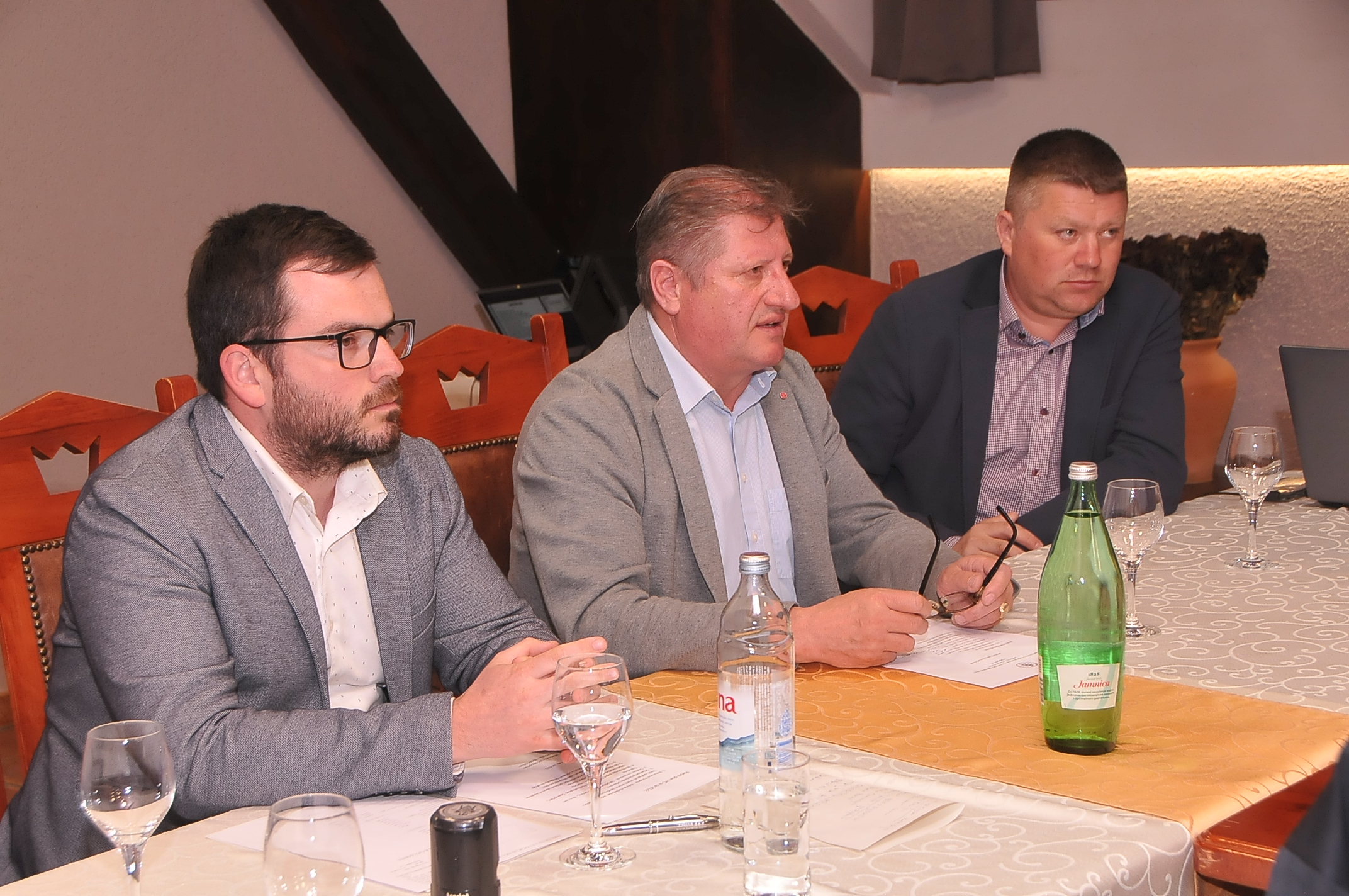 DRUŠTVO ‘HORTUS CROATIAE’ SLAVI 30 GODINA Ponosni na prvih 30, s novim elanom kroče u budućnost DRUŠTVO ‘HORTUS CROATIAE’ SLAVI 30 GODINA Ponosni na prvih 30, s novim elanom kroče u budućnost