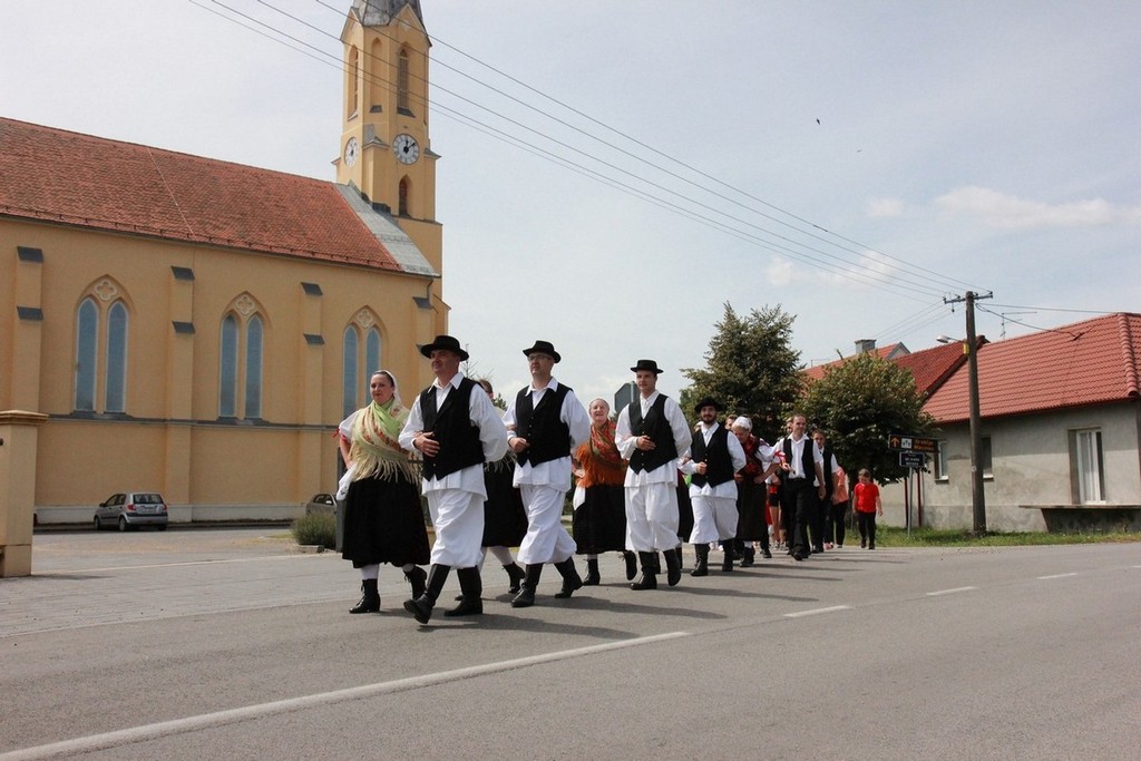 Mještani mimohodom obilježili Dan Macinca i proslavili blagdan Velike Gospe uz izložbu ‘Macinec na biciklima’