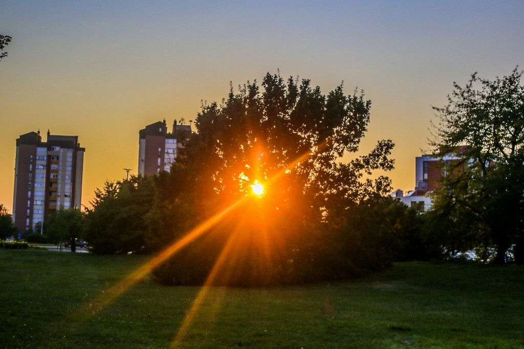 Šetnja gradom uz čarobne efekte zlatnog sata