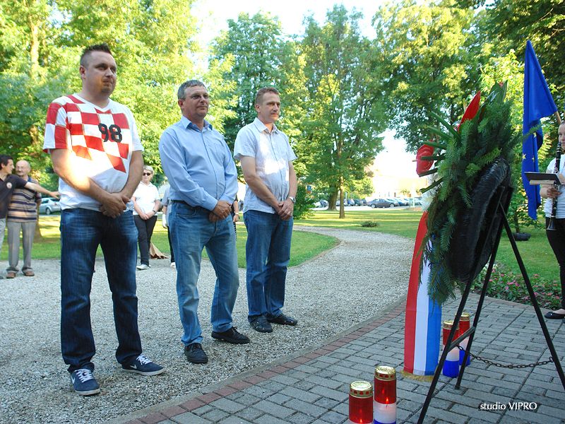 358615594dsc06782438473