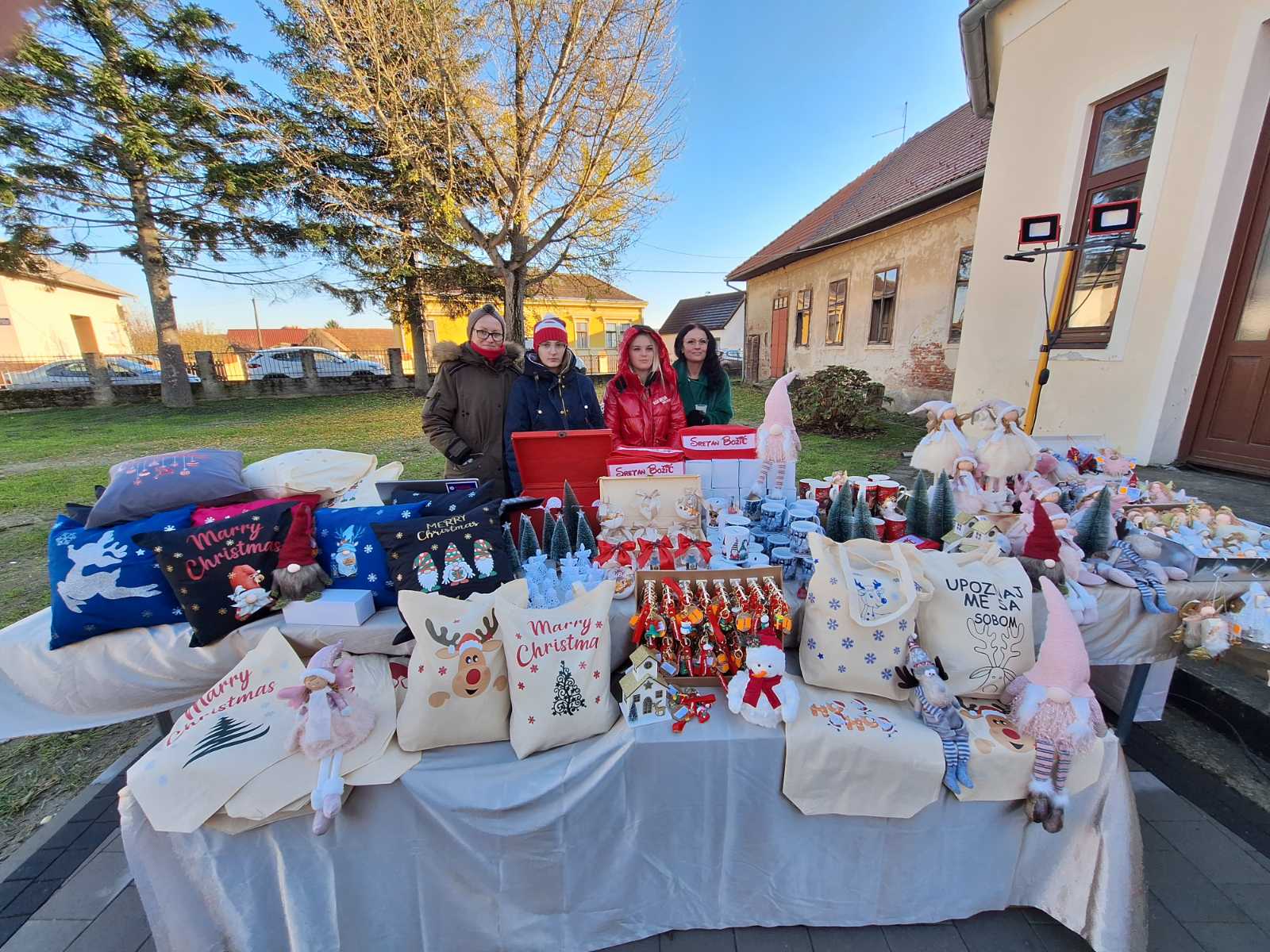 FOTO/VIDEO Pogledajte blagdansku atmosferu Božićnog sajma u Donjoj Dubravi